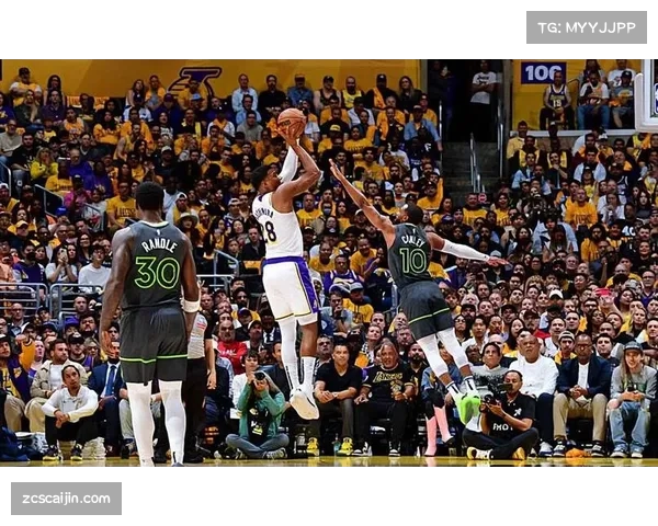 艾顿攻防两端表现低迷 湖人中锋位置成战术短板 艾顿攻防两端表现低迷 湖人中锋位置成战术短板